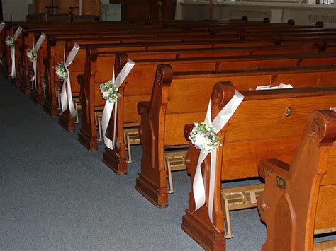 25 Attractive Pew Decorations For Weddings Slodive