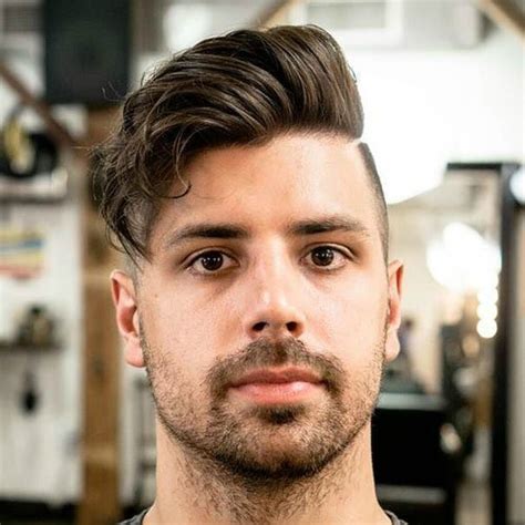 While most barbers agree that round faced men may sometimes have a harder time picking a good hairstyle for their face shape, it's easier than. Best Hairstyles For Men With Round Faces | Men's ...
