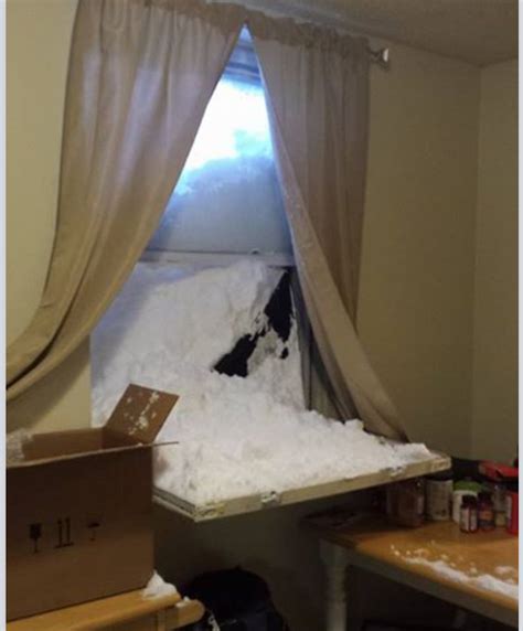 24 Pictures That Perfectly Capture How Insane The Snow Is Near Buffalo