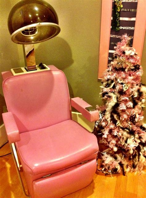 Pink salon chairs / product features 1 soft and comfortable cushion 2 hydraulic oil pump,easy up and down and 360 degree swirl 3 the barber chair is very stu. Vintage Salon Chairs Hot pink salon chair and | Beauty ...