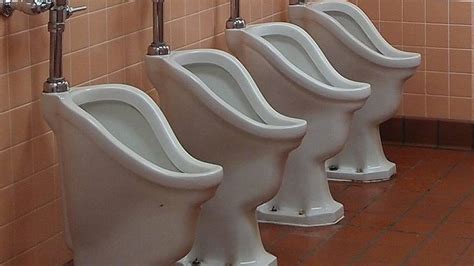 Tallahassee Man Rips Urinal Off Pub Wall Runs Off Naked Cops Say