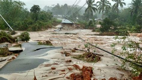 banjir landa belitung dan belitung timur akses jalan putus