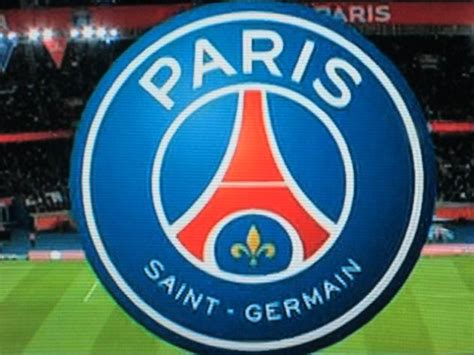 The word escudo derives from the scutum shield. Escudo del equipo Paris Saint Germain Football Club ...