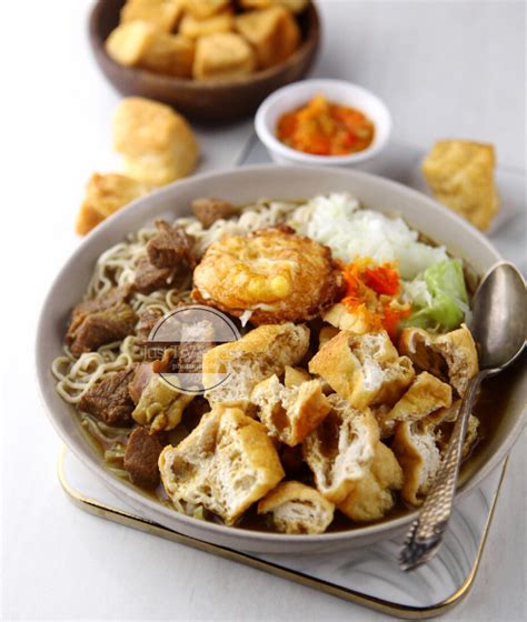 Tahu campur khas surabaya yang nikmati siap disajikan! Resep Tahu Campur Menu Resep Sederhana - CAPTION BAPER