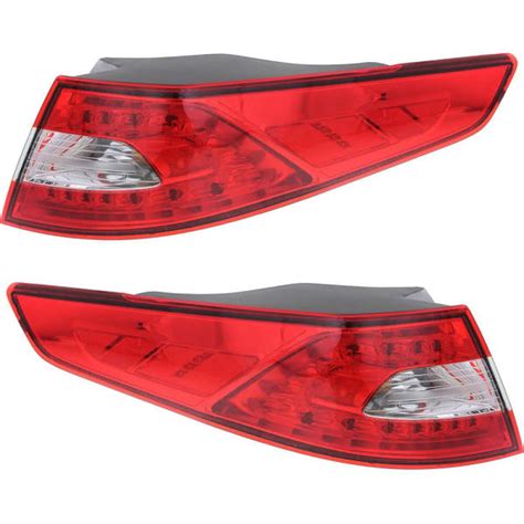 Replacement Driver And Passenger Side Outer Tail Light With Bulbs