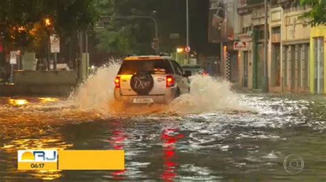 Chuva Forte Na Região Metropolitana Do Rj Deixa Ruas Alagadas Rio De Janeiro G1