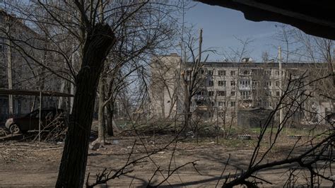 russian strikes against bakhmut grow fiercer ukraine says the new york times