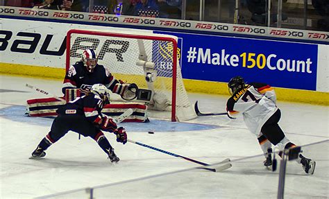 Die wichtigsten spiele, sportler, termine, ergebnisse und liveticker zu champions hockey league, national league oder nhl auf blick.ch. Frauen Eishockey WM 2017 - Niederlage gegen USA, Chance ...