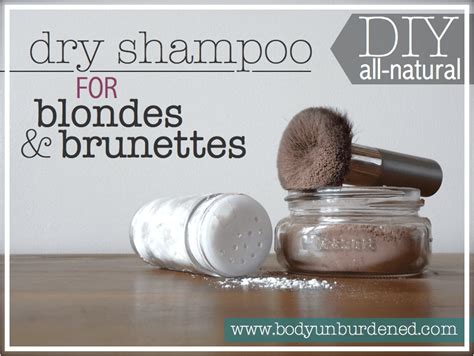 When you're a busy mother, college student, or even a teenager there are times you wake up and you just don't have time to wash your hair. DIY all-natural dry shampoo