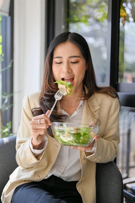 Beautiful Asian Businesswoman Having Brunch Enjoying Eating Healthy