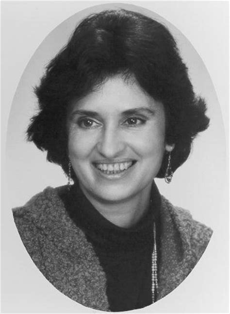 يمكنك عرض الملفات الشخصية للأشخاص الذين يحملون اسم ‏‎edina bognár‎‏. KFG Tanári tabló 1998.