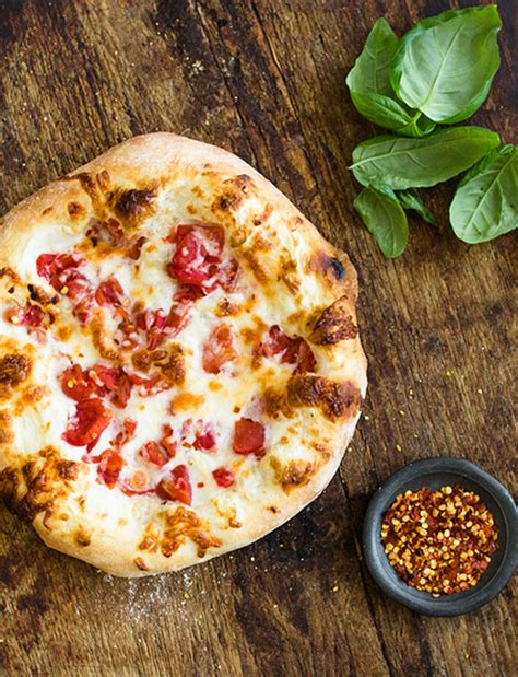 tomato basil white pizza