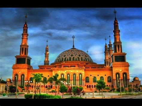 Ini adalah masjid terbesar di dunia yang melnigkupi ka'bah. 5 Masjid terbesar di Indonesia - YouTube