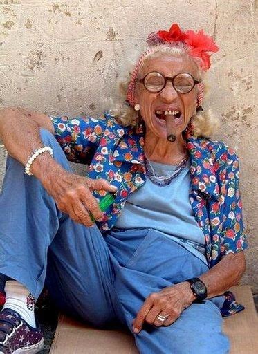 Viejita Funny Old People Weird People Pictures Funny People Pictures