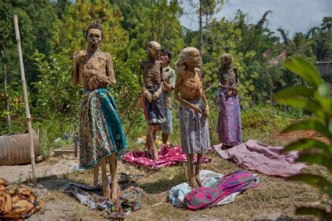 Indonesia Tribu Muerte Tradici N Tribu Desentierra A Sus Muertos Para Ritual Moda Y Belleza