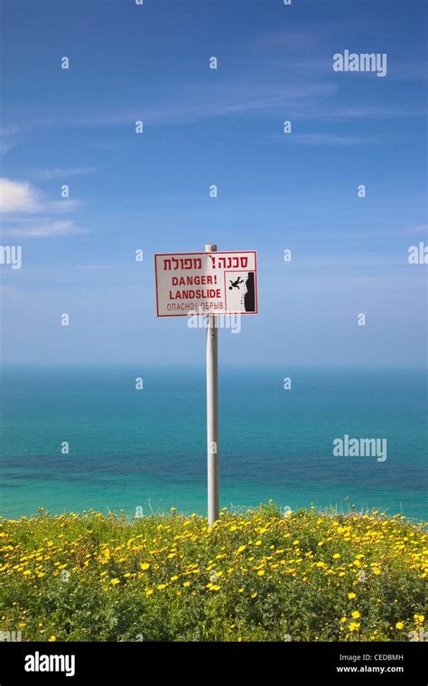 Landslide Warning Sign Hi Res Stock Photography And Images Alamy