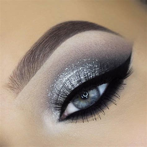 Pin By Lineth Gonzalez On Looks 2 Silver Eye Makeup Eyeshadow Makeup