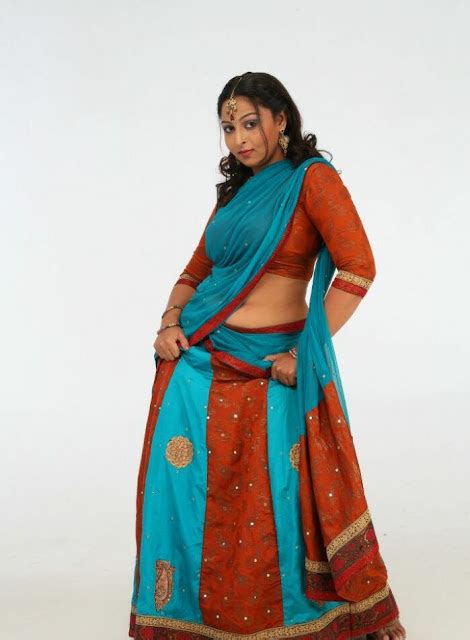 Divya Prabha Telugu Beautiful New Saree Navel Show Photos Gallery