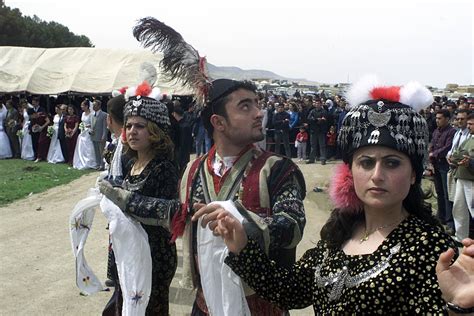 Assyrian Folk Dance Headdresses Folk Dance Middle Eastern Culture