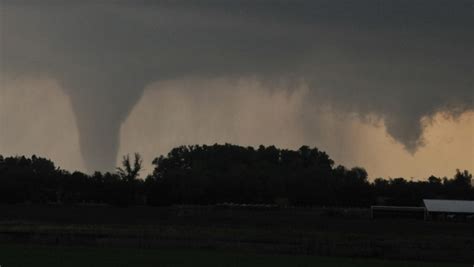 Midwest Tornadoes 5 Dead 29 Hurt In Okla Tornadoes Tornado Alley