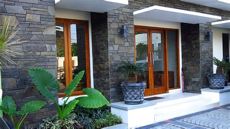 model batu alam  dinding teras rumah minimalis