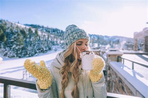 Barefoot Blonde In Utah Winter Pictures Cute Pictures Skier Winter