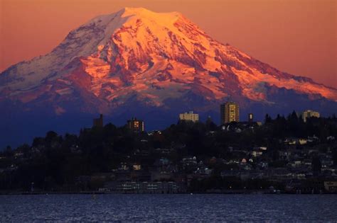 The Enormous Mt Rainier Sits In The Background Of Tacoma Washington