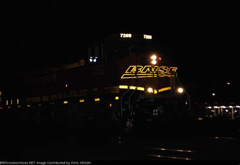Bnsf 7209 Lights Up Her New Bnsf Swoosh Logo As She Rolls East Towards