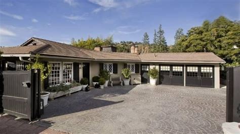 Los angeles vacation rentals in hollywood, venice beach, malibu and beverly hills will put you in celeb central. Buy Jennifer Aniston's Recent Rental House in the Bird ...