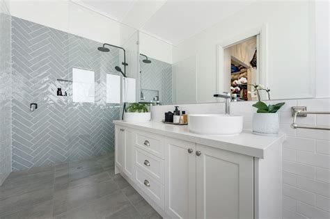 Hamptons Home Owner Shares Her Go To Stores Hampton Style Bathrooms