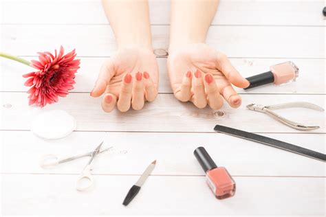 Manicura desde la comodidad de tu hogar aprende los pasos básicos para