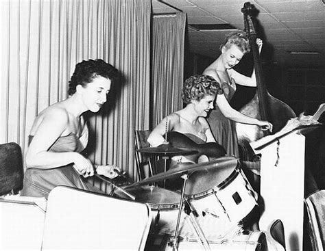 Curious Funny Photos Pictures Retro Girl Bands 19 Pics