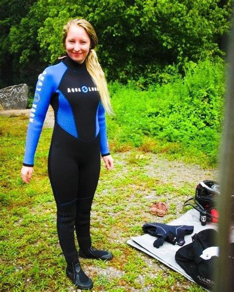 Pin By Colin Davison On Women In Wetsuits Scuba Girl Wetsuit Womens Wetsuit Wetsuit Girl
