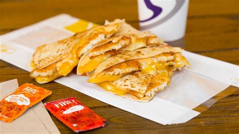 If you decide to go with the first method, be aware that your chicken quesadilla at the fast food chain is likely going to contain the same amount of calories as any other item you would get at a grocery store. Crispy Chicken Quesadilla Review (Taco Bell Chicken Nugget ...