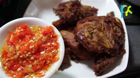 Rasa pedasnya berbaur dengan wangi aroma cabai dan bawnag bawang. resep sambal korek (sambal ayam dan bebek goreng) - YouTube