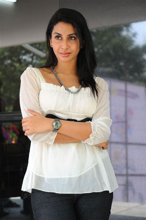 Actress Gayatri Iyer Latest Spicy Photo Shoot Gallery Stills Chennai