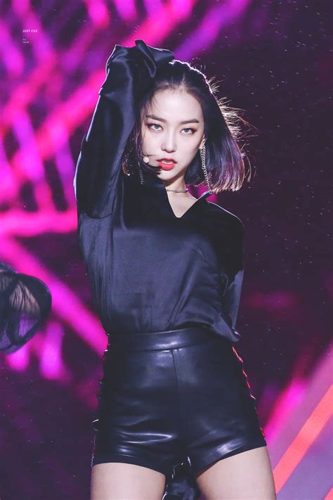 clc yeeun top 10 sexiest female idol outfits of the month kpopbuzz