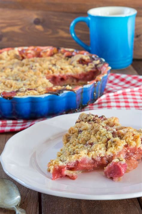 Rhubarb Crumble - Food Fanatic