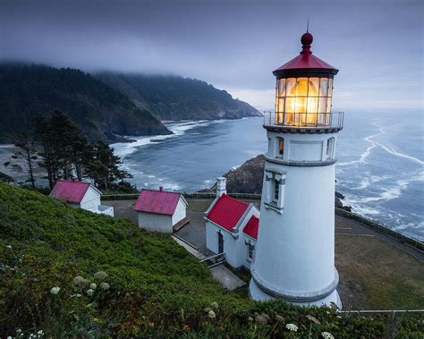 Heceta Head Lighthouse Lighthouse Pictures Beautiful Lighthouse