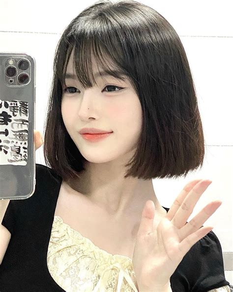 Pin By Kikyo On Hehe Kpop Short Hair Short Hair With Bangs Korean Short Hair