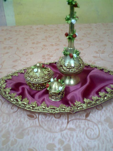 Be it traditional, be it modern, we are here to make your dream engagement trays. SHREE ENGAGEMENT TRAYS : PANNIR SET