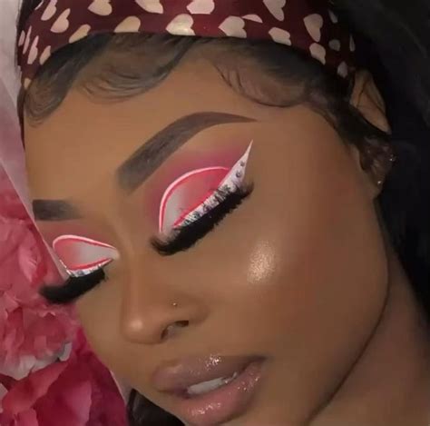 𝐩𝐢𝐧 𝐝𝐨𝐛𝐫𝐢𝐢𝐧 Video In 2021 Baddie Makeup Eye Makeup Glitter