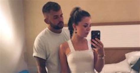 elle envoie un selfie de son couple à son père sans se douter qu un détail embarrassant s est