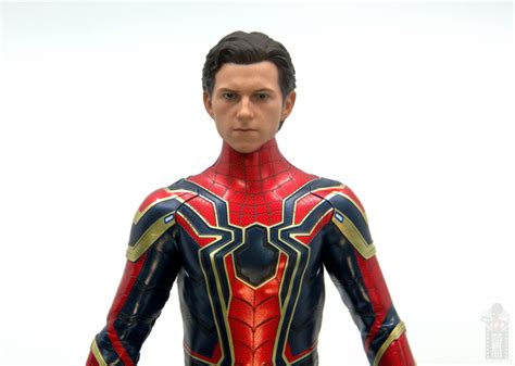 Hot Toys Avengers Infinity War Iron Spider Figure Review Peter Parker