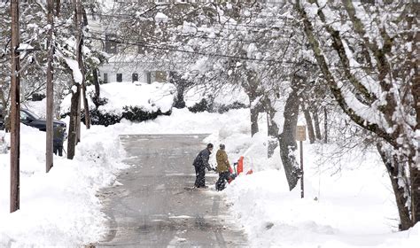 Northeast Digs Out After Storm Closes Schools Slows Commute Ap News