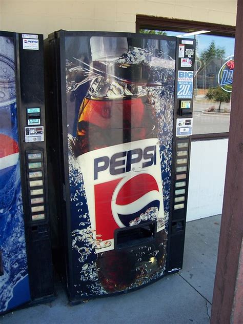 Old 20 Ounce Pepsi Bottle Vending Machine An Old Pepsi Ven Flickr