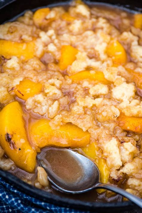 How To Make An Easy Peach Cobbler Recipe With Canned Peaches And Homemade Pie Crust Crumbled On