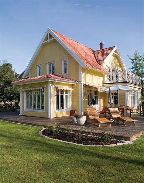 Malingen har svært god beskyttelse mot det tøffe og varierte norske været, og har langvarig farge og. Vakre gule husfarger - Jotun Uteinspirasjon