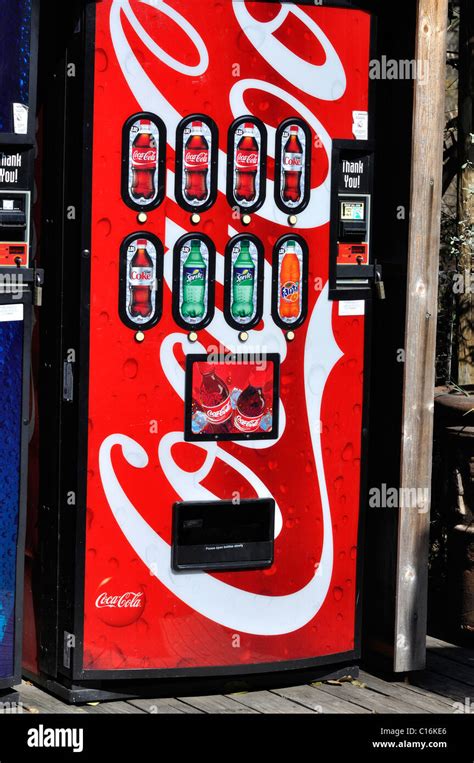 máquina expendedora de bebidas coca cola fotografía de stock alamy