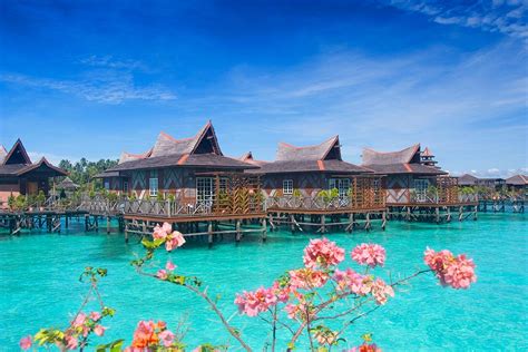 Among the top holiday destinations in the world, malaysia is a beautiful country with a rich cultural heritage that blends asian and european influence. Mabul Water Bungalows Malaysia • Scuba Diving Packages